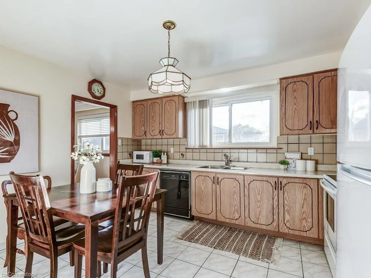 3268 Marlene Court, Mississauga, ON, L4X 2N5 - 9