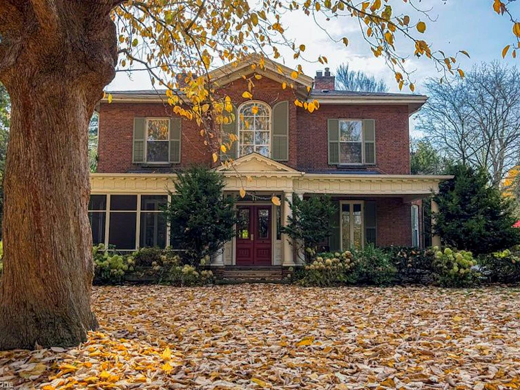 30 South Street W, Hamilton, ON, L9H 4C5