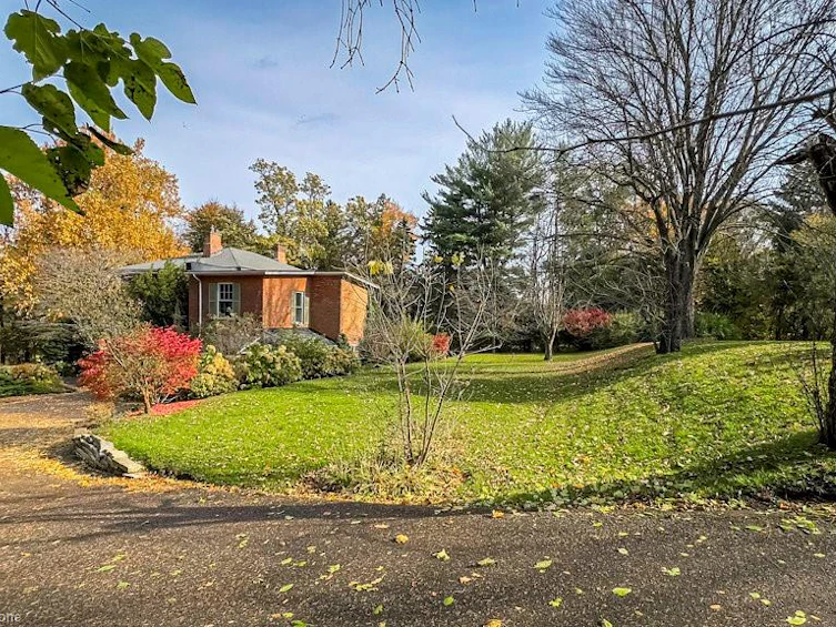 30 South Street W, Hamilton, ON, L9H 4C5 - 4