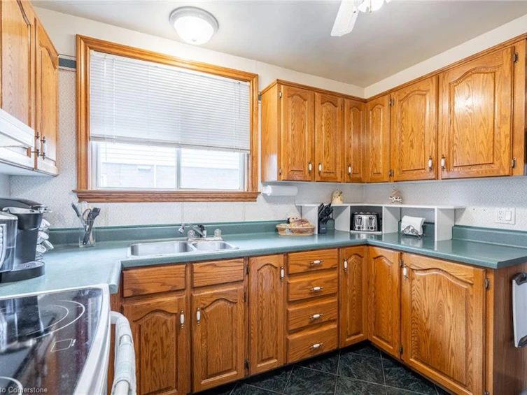 11 Wesanford Place, Hamilton, ON, L8P 1N5 - 9