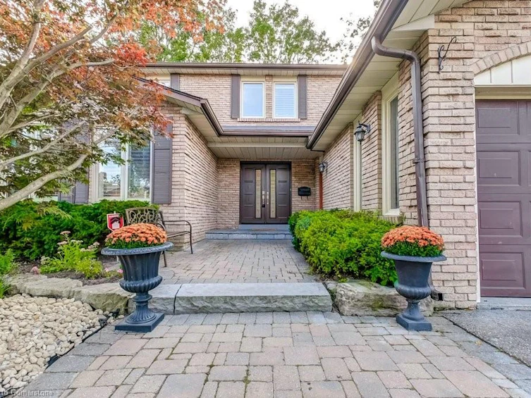 817 Damien Way, Mississauga, ON, L5C 3C3 - 3