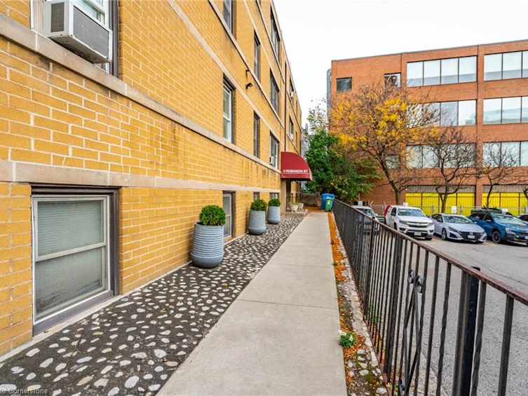 5-4 Robinson Street, Hamilton, ON, L8P 1Y5 - 4
