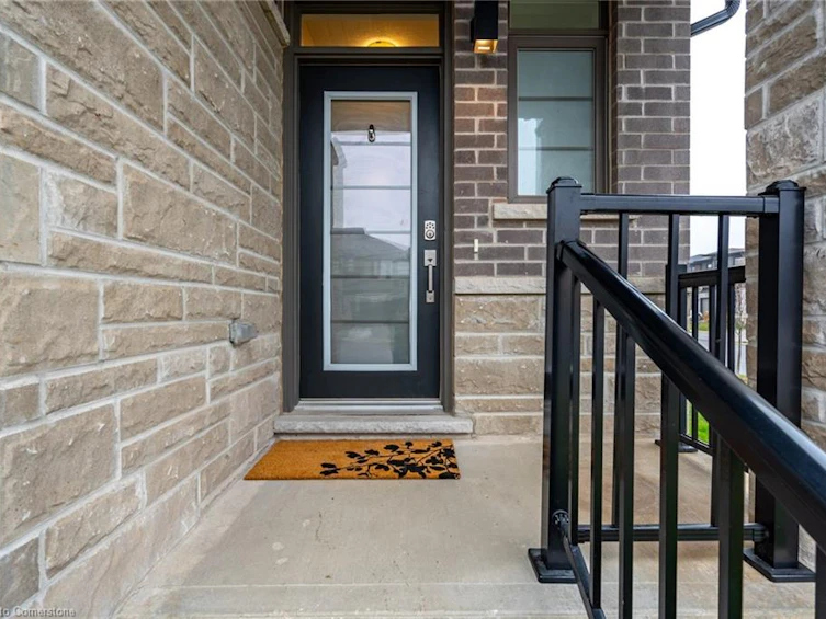4012 Crown Street, Lincoln, ON, L3J 0S3 - 3