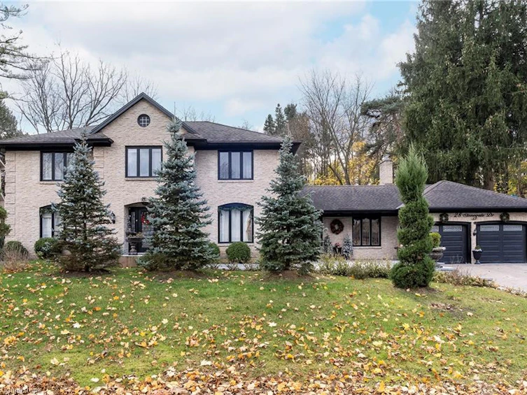28 Stonegate Drive, Hamilton, ON, L9G 3R7