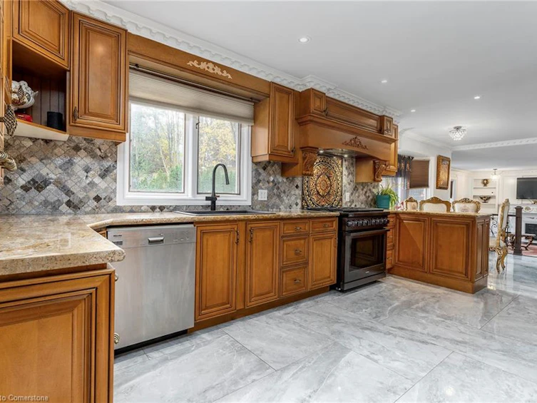 28 Stonegate Drive, Hamilton, ON, L9G 3R7 - 10