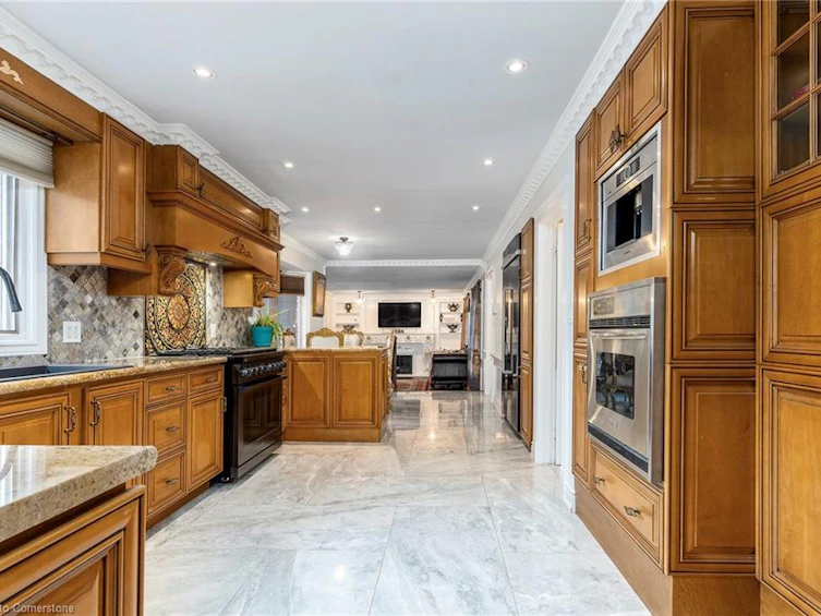 28 Stonegate Drive, Hamilton, ON, L9G 3R7 - 11