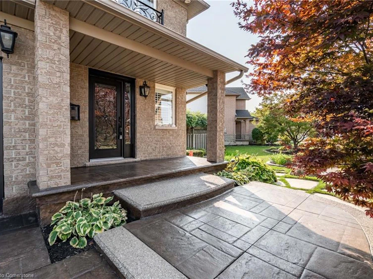 281 Brigadoon Drive, Hamilton, ON, L9C 0B6 - 3