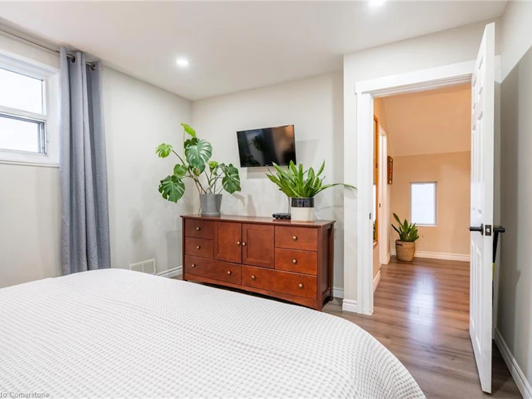 24 Roxborough Avenue, Hamilton, ON, L8L 1Y1 - 22