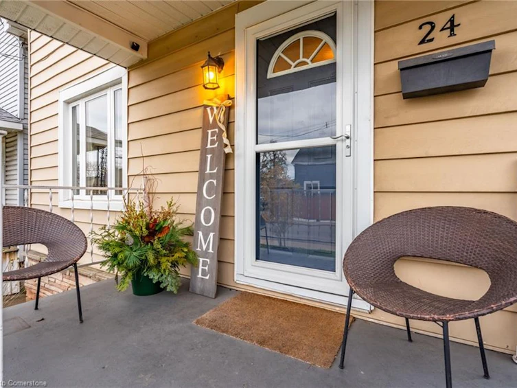 24 Roxborough Avenue, Hamilton, ON, L8L 1Y1 - 4