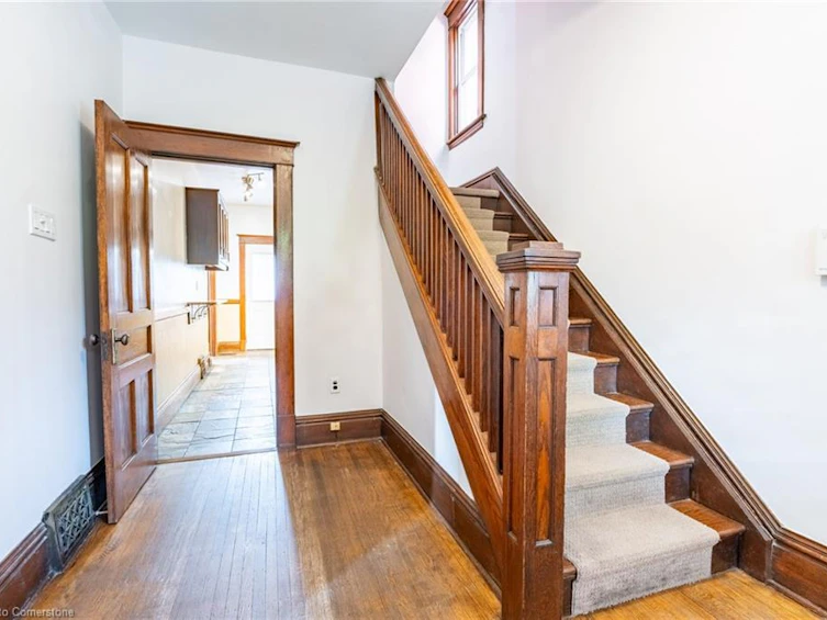 26 Ontario Avenue, Hamilton, ON, L8N 2X2 - 6
