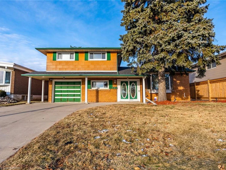 9 Laurier Avenue, Hamilton, ON, L9C 3R8