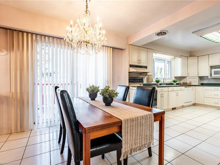 9 Laurier Avenue, Hamilton, ON, L9C 3R8 - 11