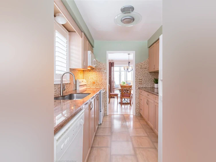 22 Beachgrove Crescent, Hamilton, ON, L8J 2N8 - 6
