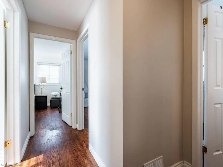 5286 Woodhaven Drive, Burlington, ON, L7L 3T4 - 16