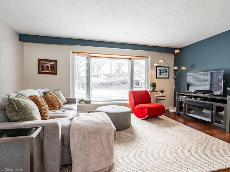 5286 Woodhaven Drive, Burlington, ON, L7L 3T4 - 7