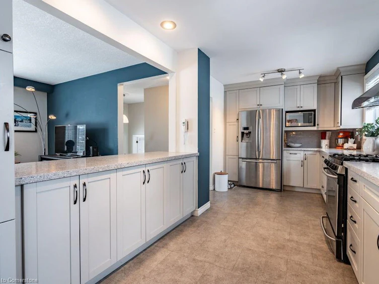 5286 Woodhaven Drive, Burlington, ON, L7L 3T4 - 11