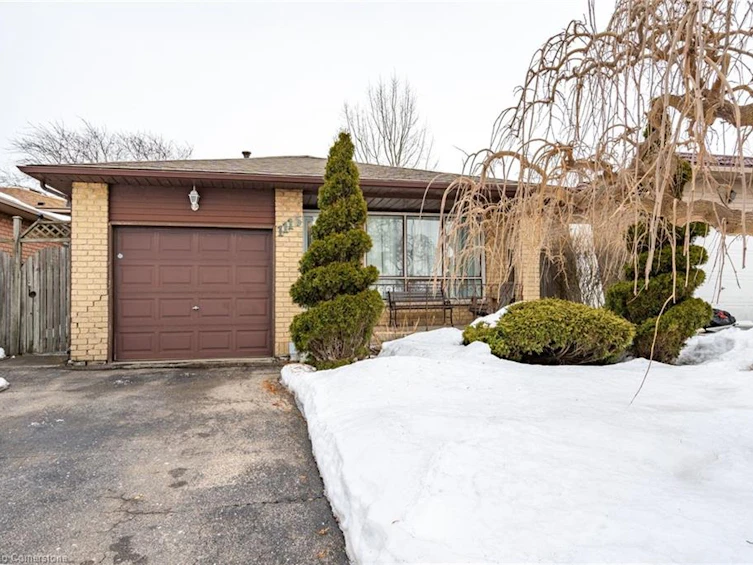 1115 Upper Sherman Avenue, Hamilton, ON, L8W 1B9 - 4