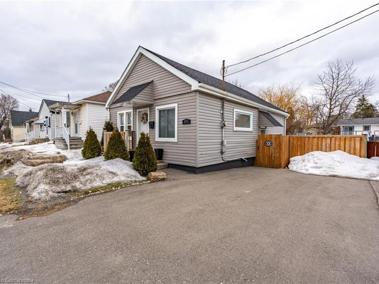 925 Garth Street, Hamilton, ON, L9C 4L3 - 2