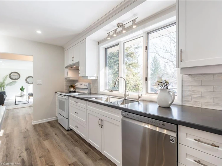 28 Mountain View Road, Hamilton, ON, L9H 5B9 - 12