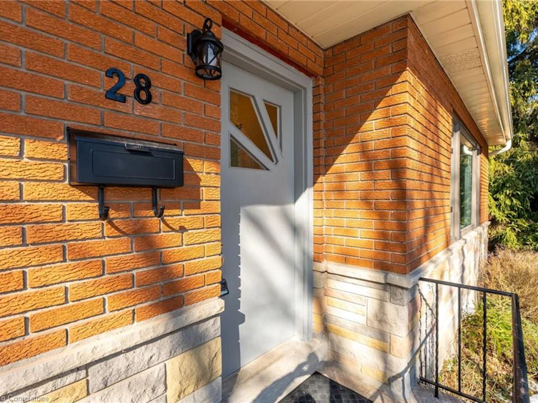 28 Mountain View Road, Hamilton, ON, L9H 5B9 - 5