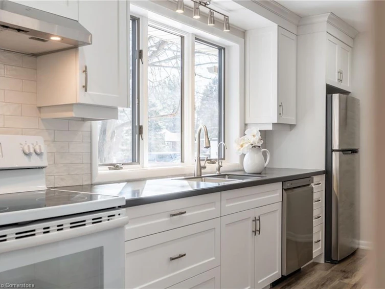 28 Mountain View Road, Hamilton, ON, L9H 5B9 - 11