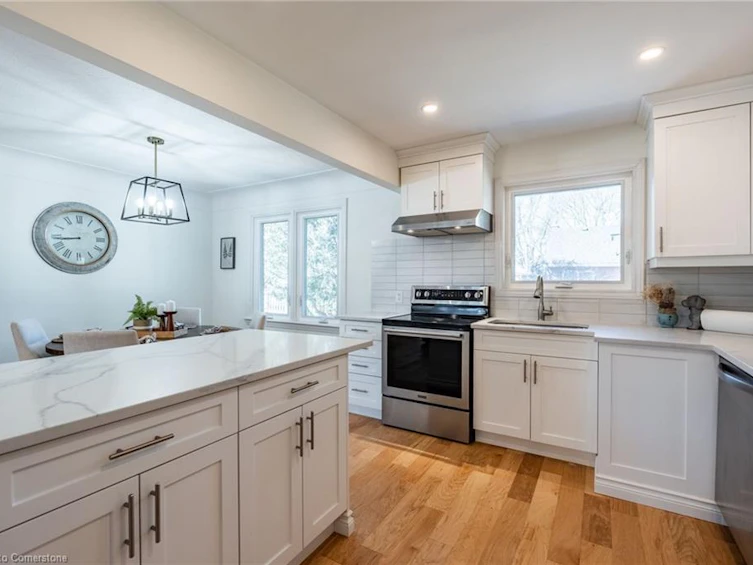 26 Mcmaster Avenue, Hamilton, ON, L9H 4M7 - 23