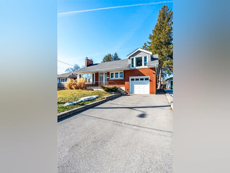 26 Mcmaster Avenue, Hamilton, ON, L9H 4M7 - 2