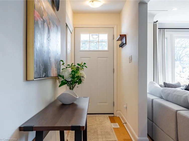 26 Mcmaster Avenue, Hamilton, ON, L9H 4M7 - 6