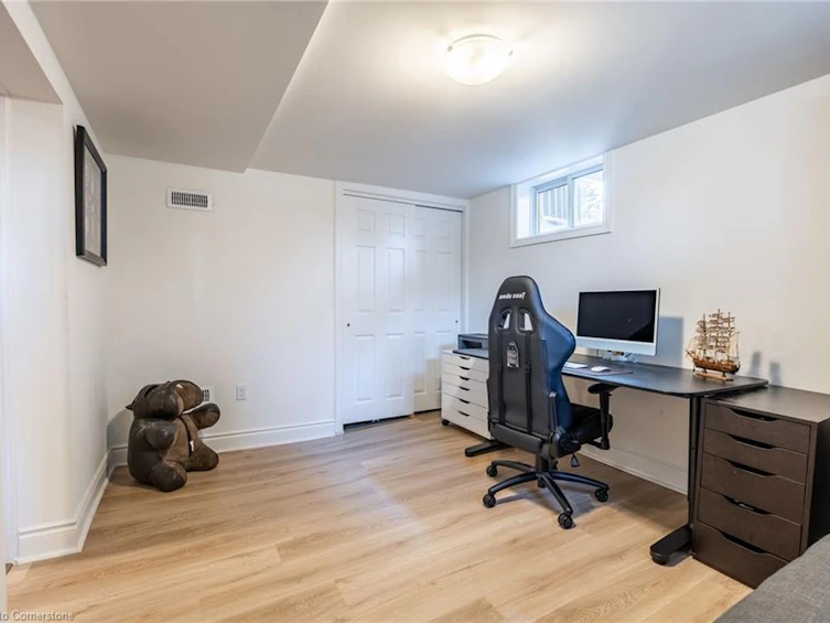 26 Mcmaster Avenue, Hamilton, ON, L9H 4M7 - 42