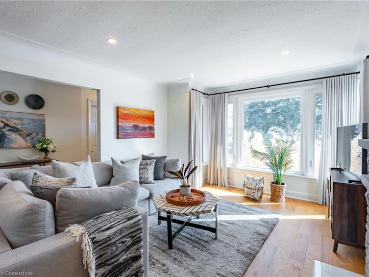 26 Mcmaster Avenue, Hamilton, ON, L9H 4M7 - 12