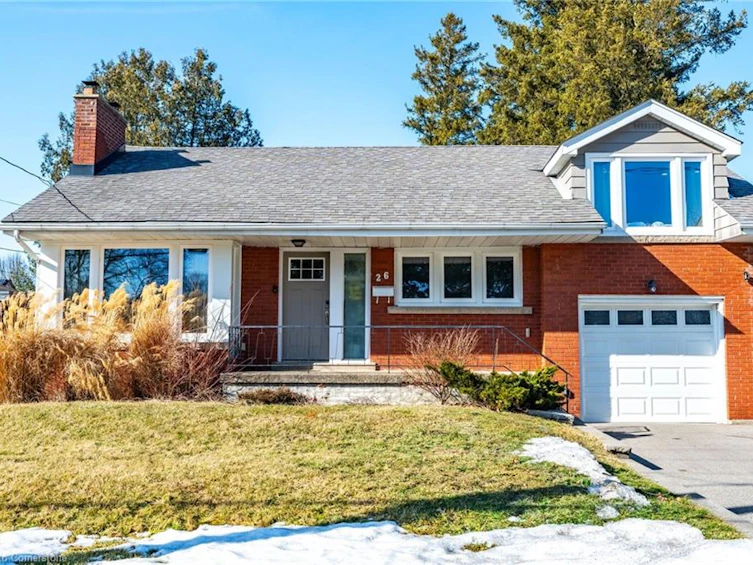 26 Mcmaster Avenue, Hamilton, ON, L9H 4M7