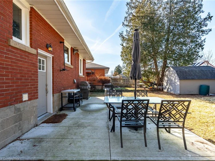 26 Mcmaster Avenue, Hamilton, ON, L9H 4M7 - 48