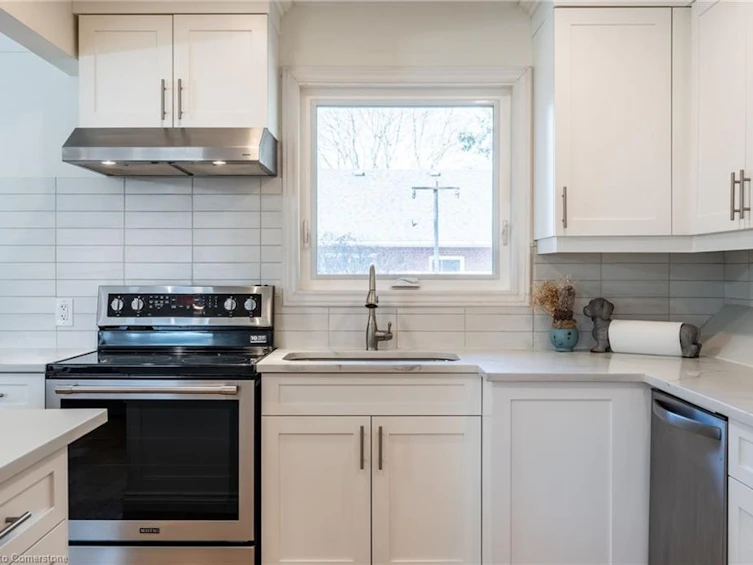 26 Mcmaster Avenue, Hamilton, ON, L9H 4M7 - 21