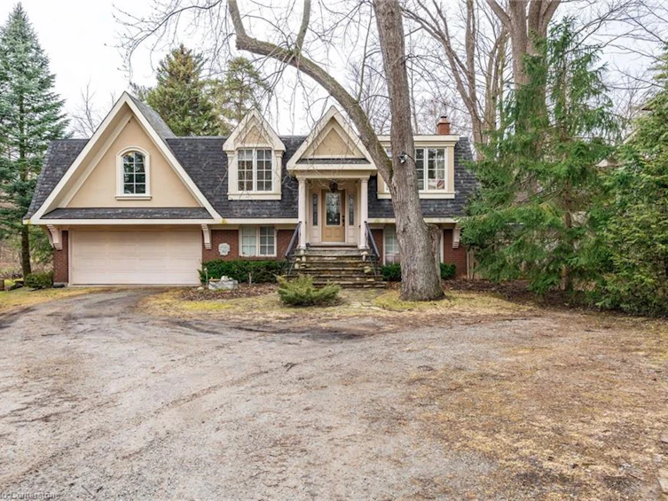 121 Mohawk Road, Hamilton, ON, L9G 3L9