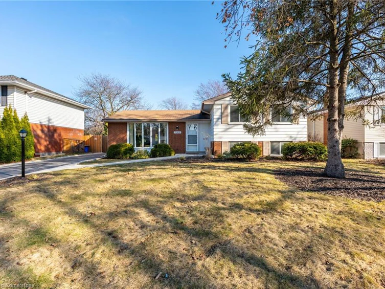 5160 Mulberry Drive, Burlington, ON, L7L 3P4 - 3