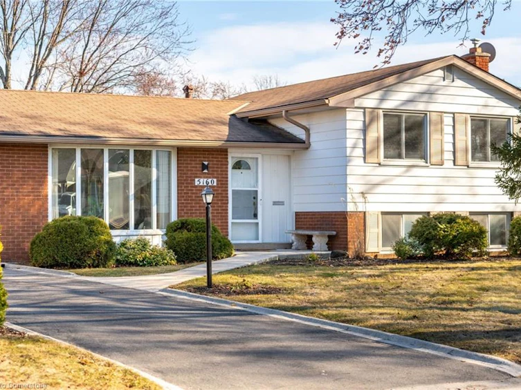 5160 Mulberry Drive, Burlington, ON, L7L 3P4