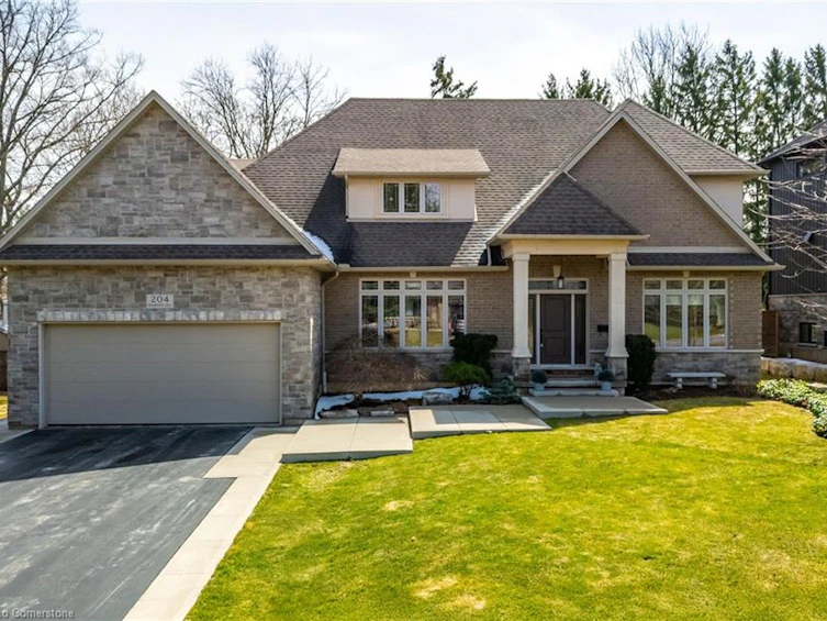 204 Woodview Crescent, Hamilton, ON, L9G 1G2