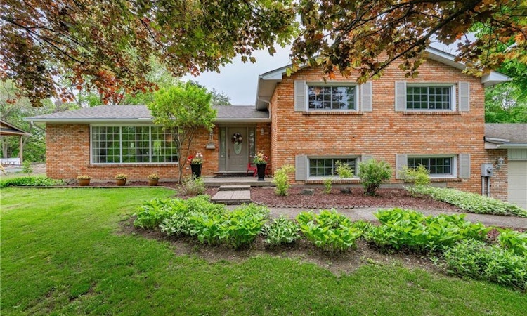 11 Coachman Crescent