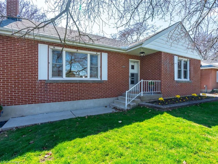 1052 Joan Drive, Burlington, ON, L7T 3H2 - 4