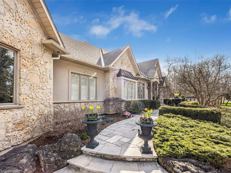 5029 Cedar Springs Court, Burlington, ON, L7P 0B5 - 3