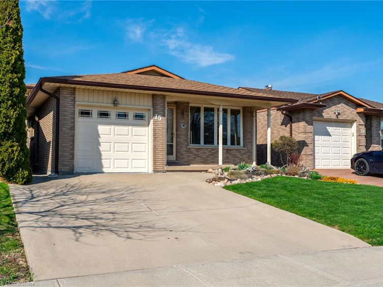 15 Titmouse Court, Hamilton, ON, L9A 4Y9 - 2