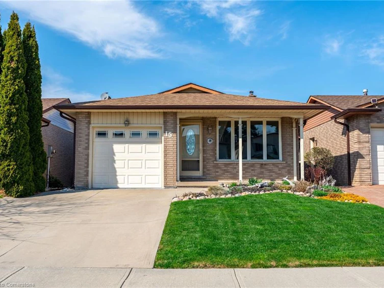15 Titmouse Court, Hamilton, ON, L9A 4Y9