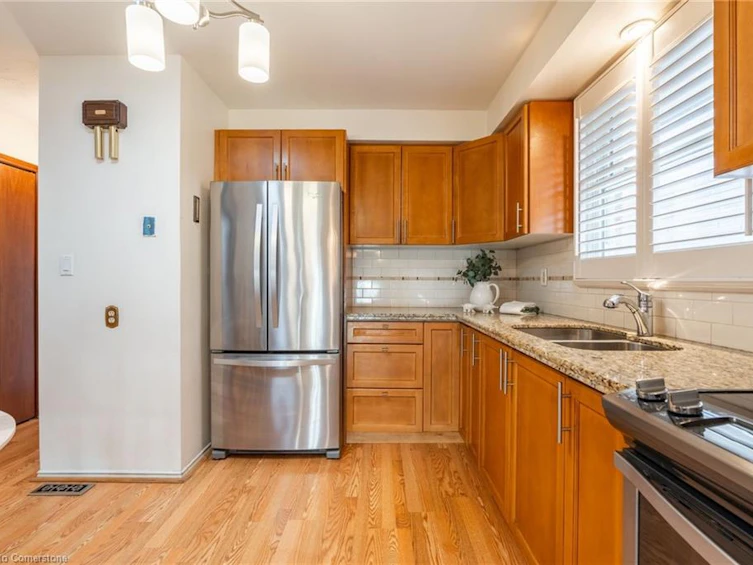15 Titmouse Court, Hamilton, ON, L9A 4Y9 - 18