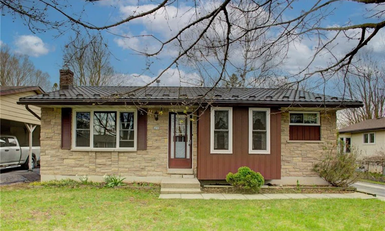 271 Forest Glen Crescent