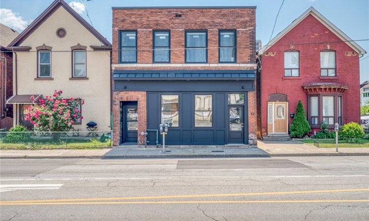 52 Barton Street E
