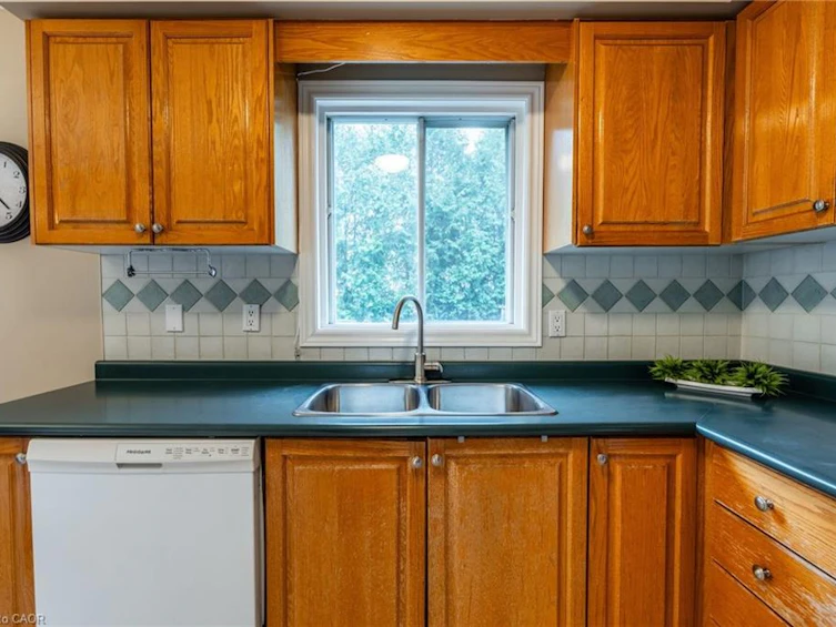 38 Fellowes Crescent, Hamilton, ON, L8B 0M3 - 12