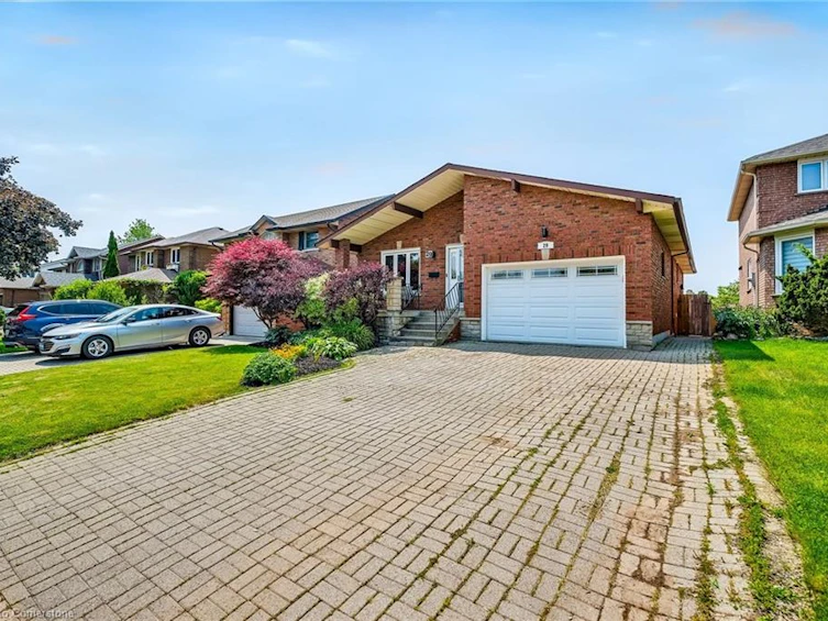 29 Guildwood Drive, Hamilton, ON, L9C 7K2 - 2