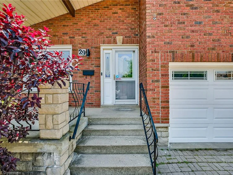 29 Guildwood Drive, Hamilton, ON, L9C 7K2 - 3