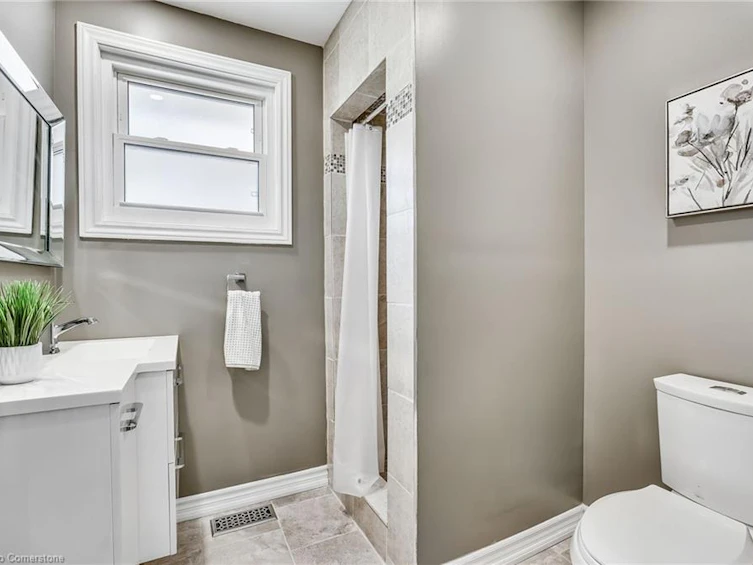 29 Guildwood Drive, Hamilton, ON, L9C 7K2 - 25