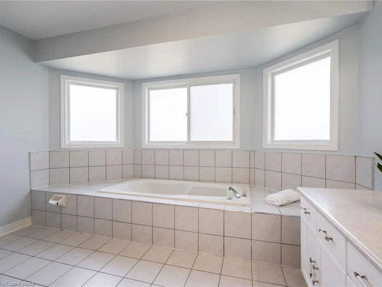 1689 Kerns Road, Burlington, ON, L7P 4V6 - 28
